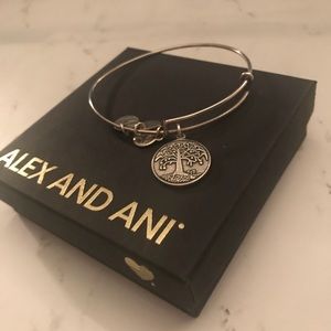 Tree of Life' Expandable Wire Bangle, silver.